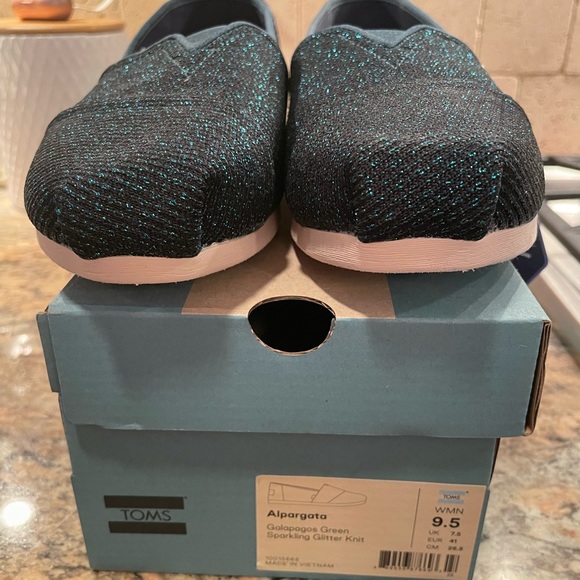 TOMS - green/black glitter slip ons - Picture 2 of 6